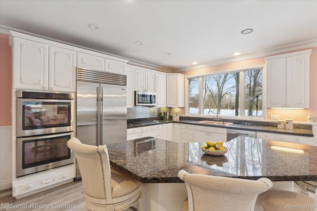 Kitchen with sub zero appliances | Image 8