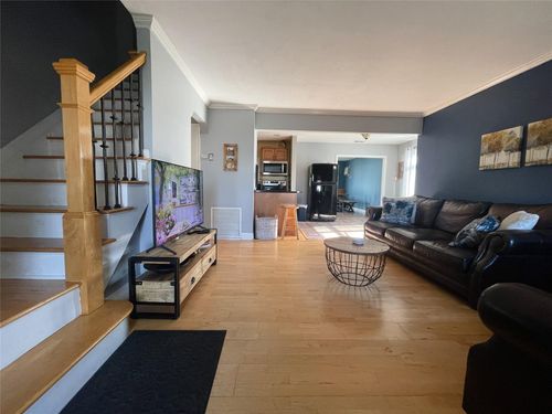 814 Washington Ave, Westbury, NY, 11590-6012 | Card Image