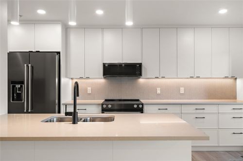 th4-1102 Esquimalt Rd, Esquimalt, BC, V9A0L3 | Card Image