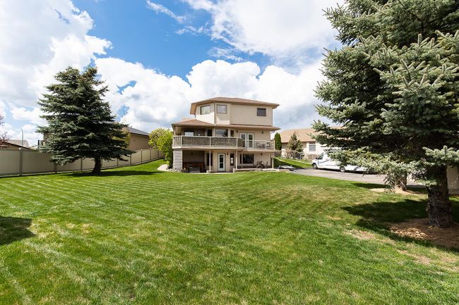 37 Stein Close Se, Home with 6 bedrooms, 3 bathrooms and 7 parking in Medicine Hat AB | Image 2