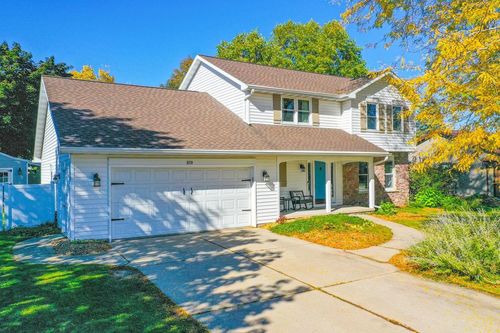 829 Meadowbrook Drive, Howard, WI, 54313 | Card Image