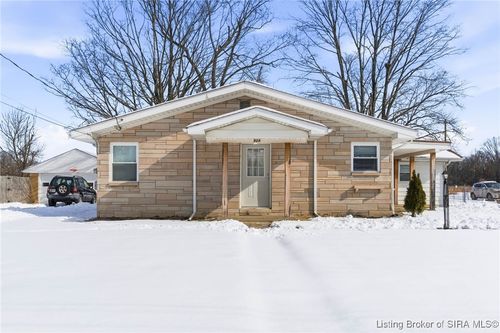 924 Monroe St, Charlestown, IN, 47111-1557 | Card Image