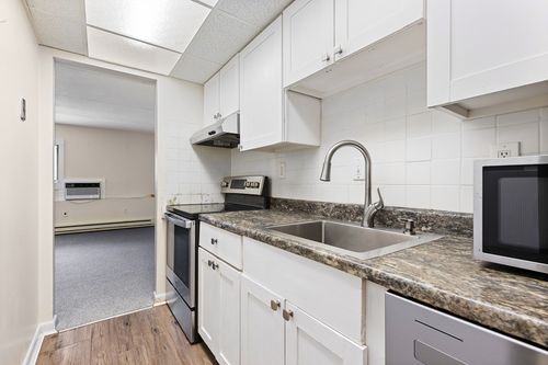 apt-4-28 Faxon St, Stoughton, MA, 02072-2453 | Card Image