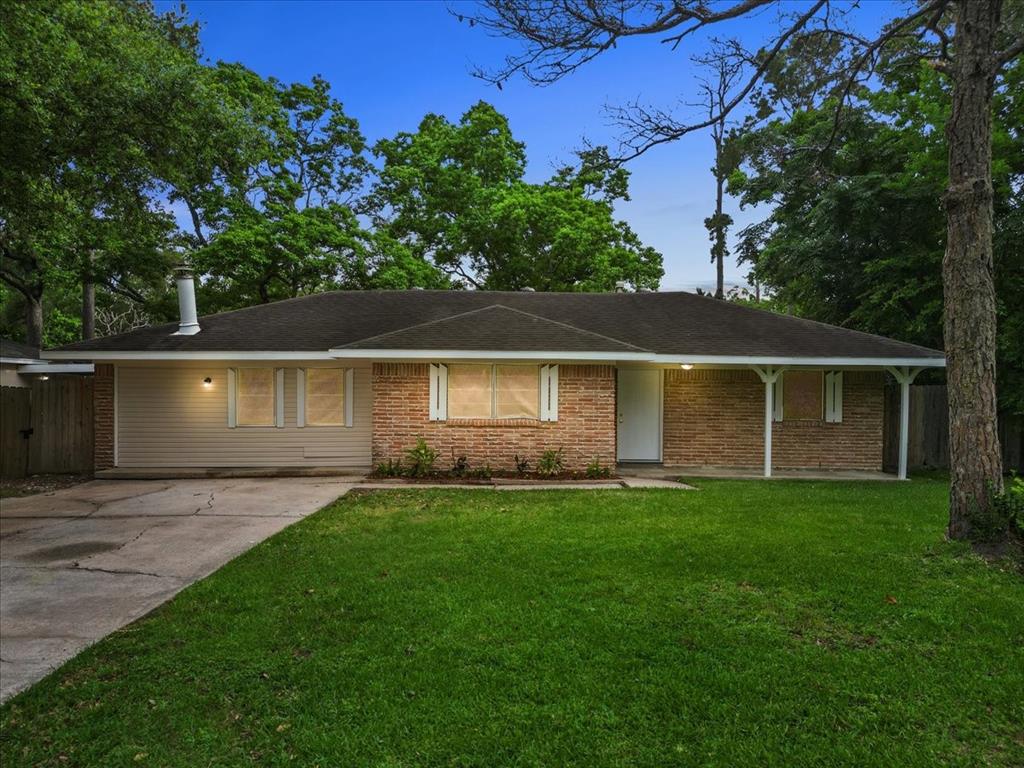 Shasta St, Kemah, TX 77565