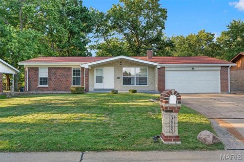 3865 Belcroft Dr, Florissant, MO, 63034-2501 | Card Image
