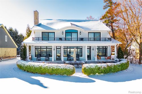 19495 Lighthouse Pt, Grosse Ile, MI, 48138-1005 | Card Image