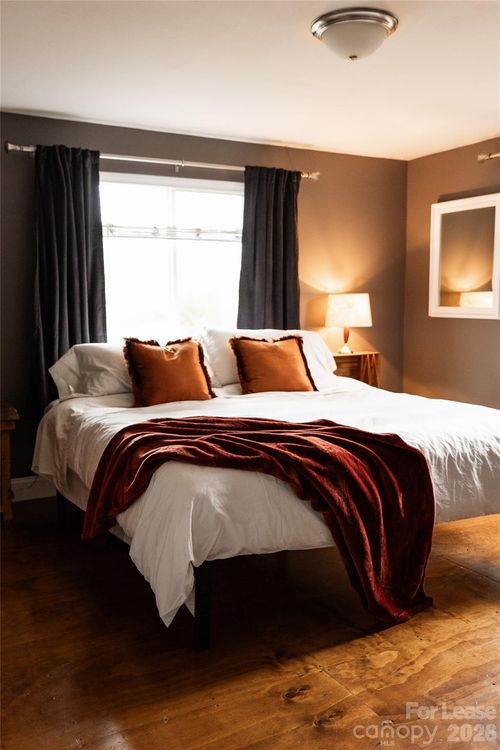 815 Case Cove Rd, Candler, NC, 28715-9284 | Card Image