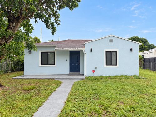 925 Nw 121st St, North Miami, FL, 33168-6338 | Card Image