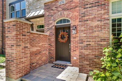 676 Parkside Court, Townhouse with 3 bedrooms, 2 bathrooms and 2 parking in Libertyville IL | Image 3