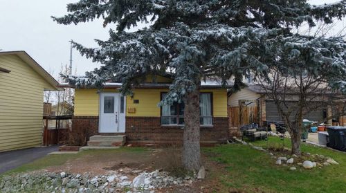 76 Coach Manor Rise Sw, Calgary, AB, T3H1C4 | Card Image