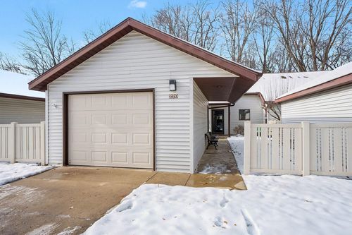 220 Christiana Dr, Niles, MI, 49120-1489 | Card Image