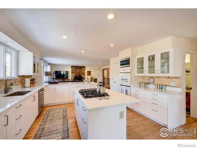 So much counter space in this kitchen | Image 6