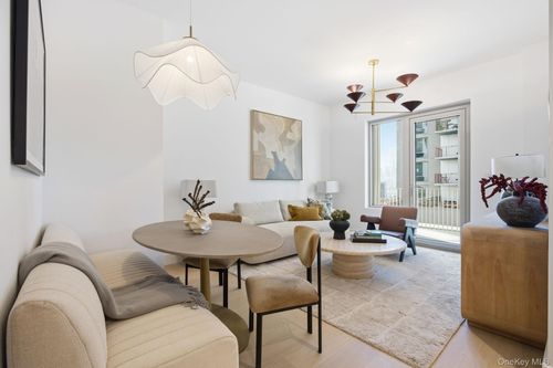 206-24-01 Queens Plz N, Long Island City, NY, 11101-4005 | Card Image