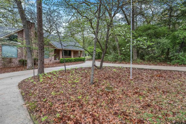 411 Raton Pass, House other with 3 bedrooms, 2 bathrooms and null parking in Holly Lake Ranch TX | Image 23