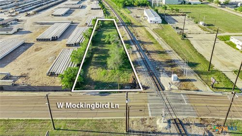 102 W Mockingbird Ln, Victoria, TX, 77904-2042 | Card Image
