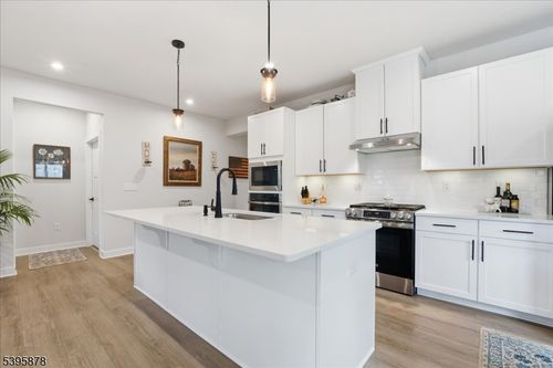 5 Thomas Knoll Blvd, Port Murray, NJ, 07865-4084 | Card Image