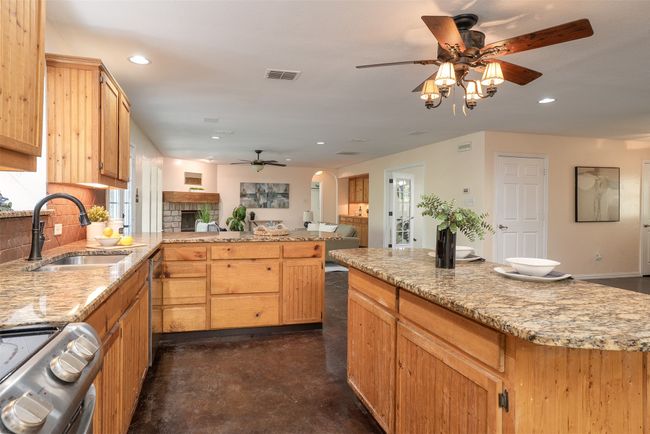 600 Seals Rd, House other with 4 bedrooms, 3 bathrooms and null parking in Bartonville TX | Image 13