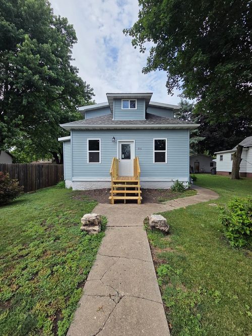 806 Maple St, Streator, IL, 61364-3548 | Card Image