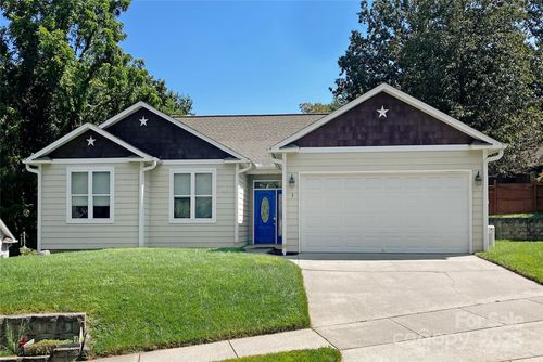 3 Catalina Ct, Asheville, NC, 28806-2284 | Card Image