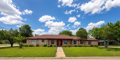 2401 Stephen Lee Dr, Fort Worth, TX, 76119-2701 | Card Image