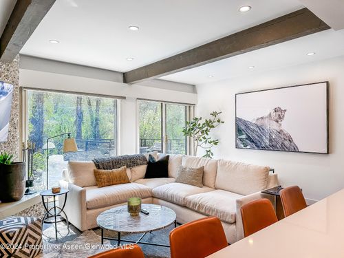 17a-1039 E Cooper Ave, Aspen, CO, 81611-4105 | Card Image