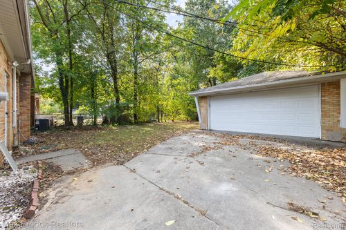 24811 Sherman St, Oak Park, MI, 48237-1858 | Card Image