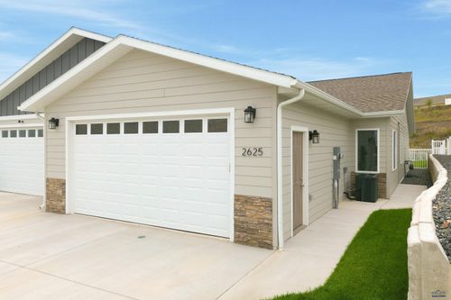 2625 Hennessy Dr, Rapid City, SD, 57701-5732 | Card Image