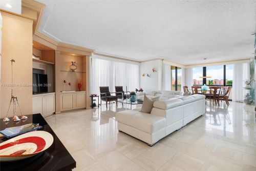 apt-3d-19667 Turnberry Way, Aventura, FL, 33180-2508 | Card Image