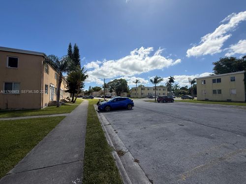 417-417 Nw 84th St, Miami, FL, 33150-2628 | Card Image