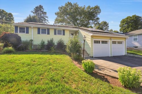 99 Knollwood Rd, West Hartford, CT, 06110-1734 | Card Image