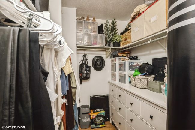 LARGE CLOSET | Image 12