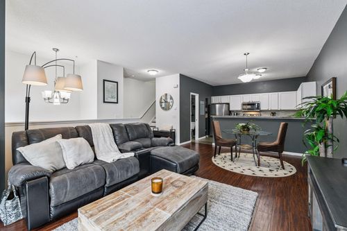 642 Willoughby Way W, Minnetonka, MN, 55305-5352 | Card Image