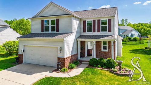6420 Crestview Dr, Holly, MI, 48442-8437 | Card Image