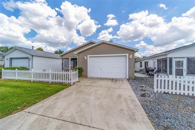 8201 Se 169th Palownia Loop, House other with 2 bedrooms, 2 bathrooms and null parking in The Villages FL | Image 2