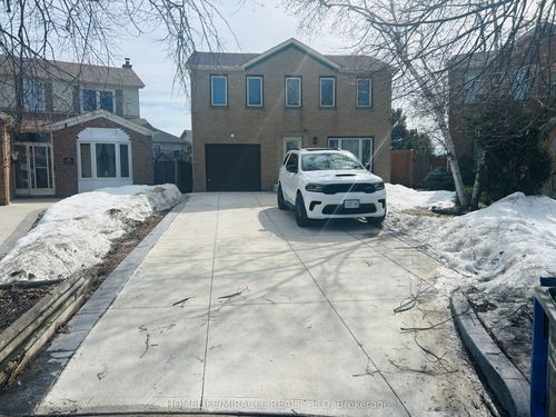 upper-level-20 Nadia Place, Brampton, ON, L6S4T6 | Card Image