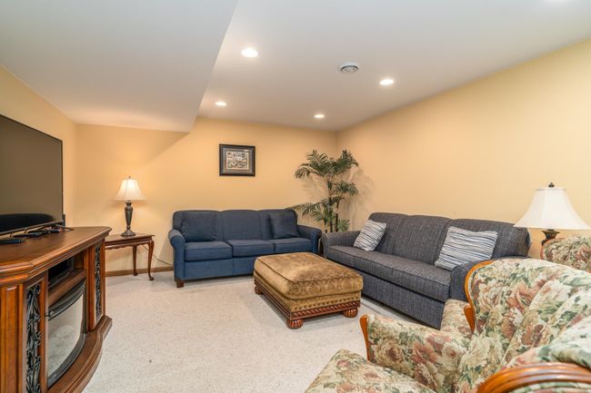 Basement family rooom | Image 18