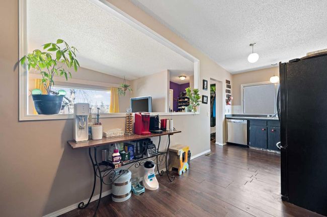 7121 37 Avenue Nw, Home with 5 bedrooms, 2 bathrooms and 2 parking in Calgary AB | Image 11