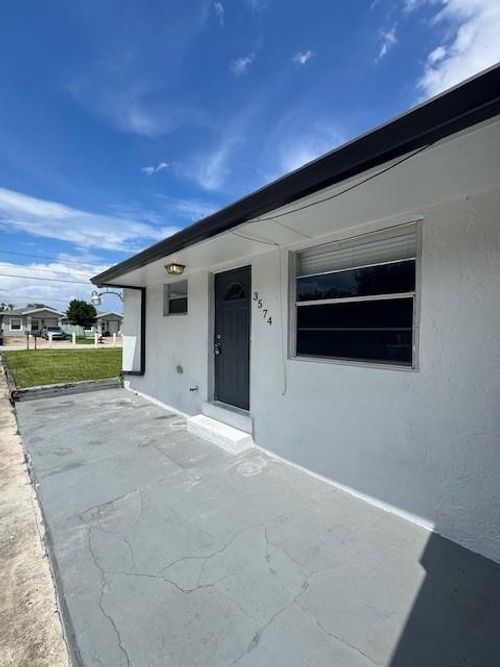 3574-3574 Saranac Ave, West Palm Beach, FL, 33409-4930 | Card Image