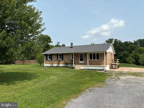 325 E Butter Rd, YORK, PA, 17404-9634 | Card Image