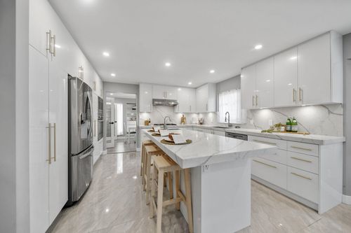 2480 Gale Ave, Coquitlam, BC, V3K6B6 | Card Image