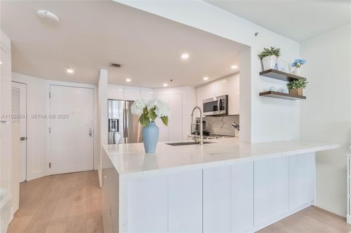 808-701 Brickell Key Blvd, Miami, FL, 33131-2677 | Card Image