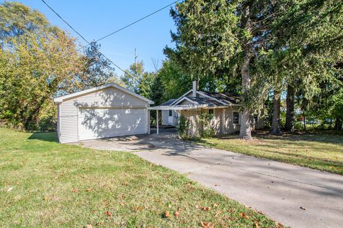 1005 E Front St, Buchanan, MI, 49107-8460 | Card Image