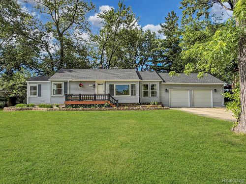 306 Michelson Rd, Rochester Hills, MI, 48307-5336 | Card Image