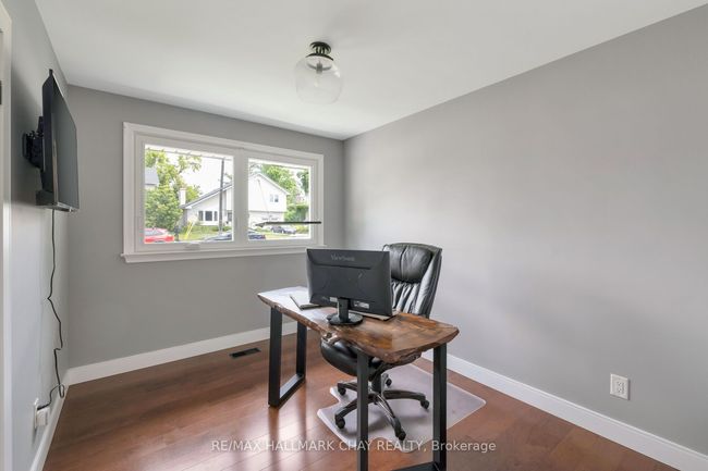 39 Eugenia St, House other with 5 bedrooms, 2 bathrooms and 4 parking in Barrie ON | Image 25