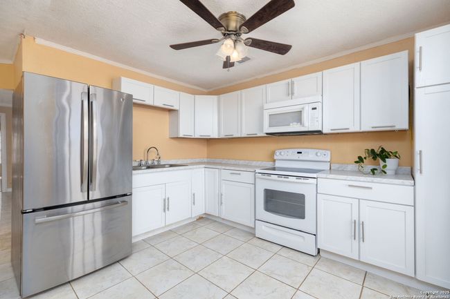 13934 N Interstate 35, House other with 3 bedrooms, 1 bathrooms and null parking in Moore TX | Image 6