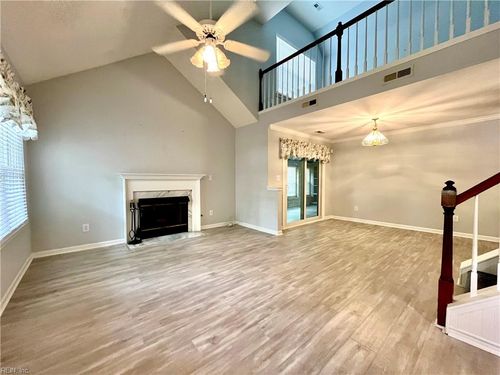 902 Shoreline Pt, Newport News, VA, 23602-9122 | Card Image