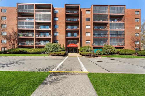 58-1 Summit Dr, Reading, MA, 01867-4039 | Card Image