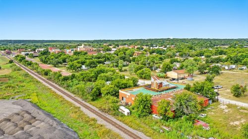 438 Melvin St, Ranger, TX, 76470-2038 | Card Image