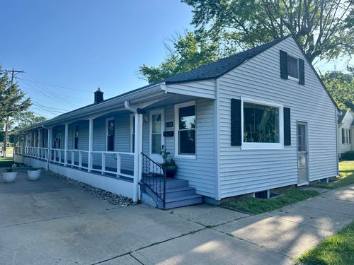 1805 Lakeshore Dr, Saint Joseph, MI, 49085-2499 | Card Image