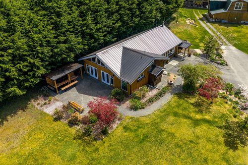 885 Lanqvist Rd, Port Mcneill, BC, V0N2R0 | Card Image
